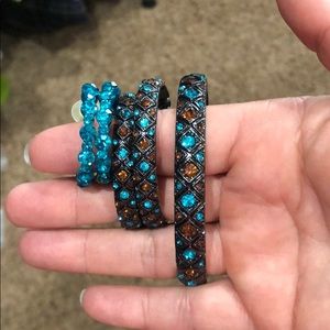 Bangle bracelet w 2 pair earrings